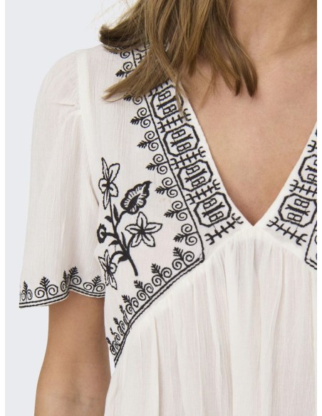 JDYHARPER S/S V-NECK EMBROIDERY TOP